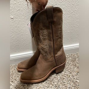 Brand new square tow brown women’s cowboy boots